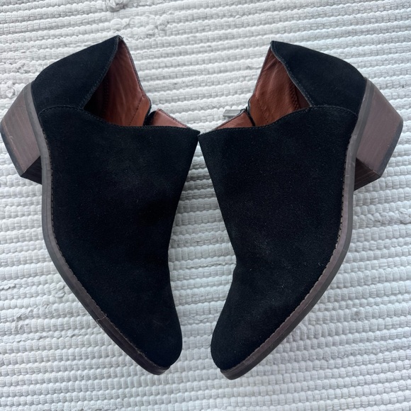 Lucky Brand Fenley Bootie Black Suede Cutout Ankle Heel 8M - Picture 3 of 9